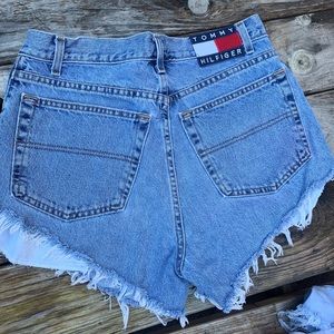 HIGH WAISTED TOMMY HILFIGER CUT OFF SHORTS